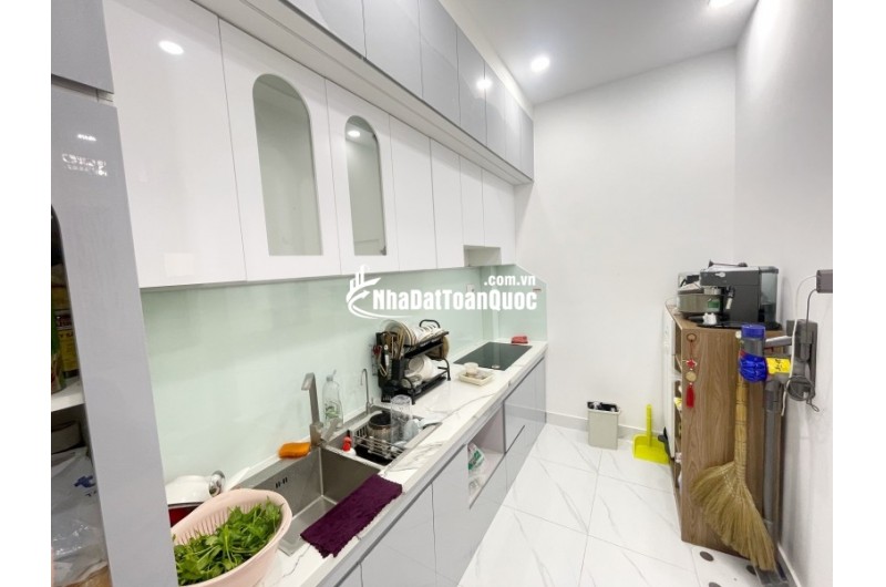 Bán nhà đẹp 4 tầng Nguyễn Văn Quỳ, Quận 7, 36m2 (4.5x8) chỉ 4.99 tỷ